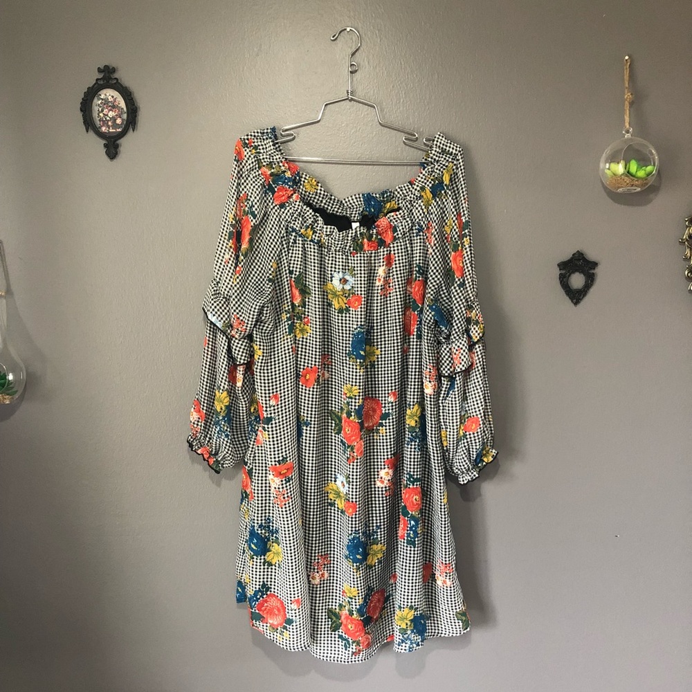Off the shoulder gingham floral style dress!